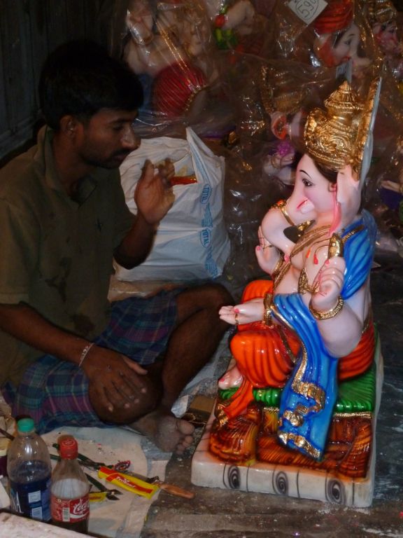 An idol painter