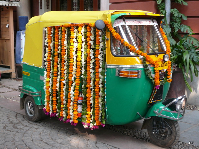 Bridal limousine - Indian style!