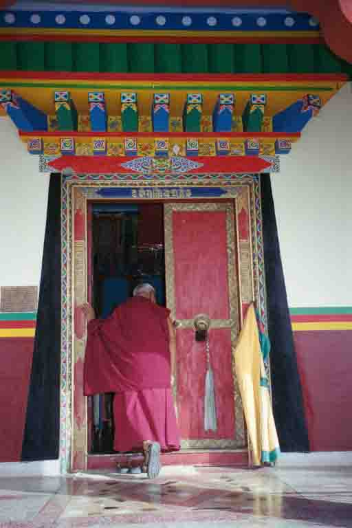 Yeshe Lama disappearing into the monastery